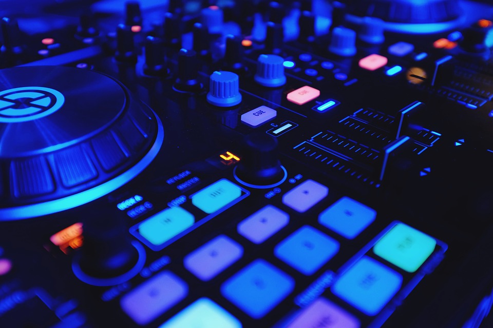 The Business of DJing: Marketing Yourself and Landing Gig Opportunities